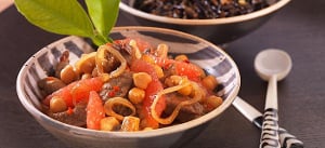 Geschmortes Rindfleisch mit Kichererbsen und Grapefruit