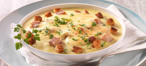 Gratinierte Kartoffelsuppe mit geräucherter Forelle