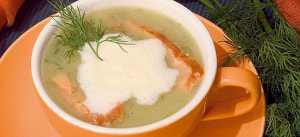 Gurkensuppe mit Räucherlachs