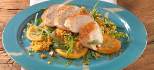 Huhn mit Zitrone gebraten auf Rucola-Couscous