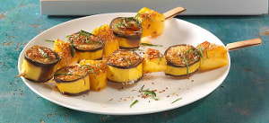 Karamellisierter Bananen-Ananas-Spieß