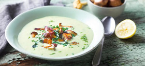 Kartoffel-Mangold-Cremesuppe mit gerösteten Pilzen