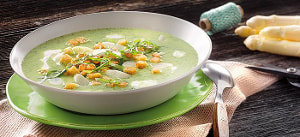 Kartoffel-Sauerampfersuppe mit Spargel