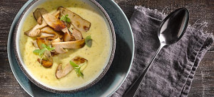 Kartoffel-Steinpilzsuppe mit Frischkäse