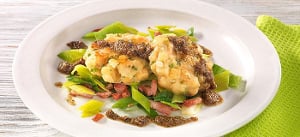 Kasnocken mit Pesto Funghi auf Lauchgemüse