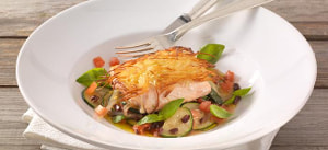 Lachsfilet in der Kartoffelkruste im Zitronen-Olivensud