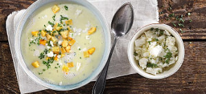 Lauchcremesuppe mit gerösteten Kartoffeln und Feta