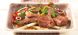 Linsen-Spinatsalat mit Lammkoteletts