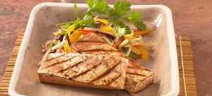 Marinierter Grill-Tofu mit asiatischem Sprossengemüse