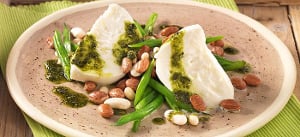 Mozzarella auf Bohnensalat mit Pesto Verde