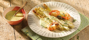 Ofenspargel mit Garnelen und Kräuter-Hollandaise