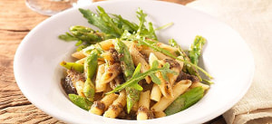 Penne mit Pesto Funghi, Spargel und Rucola