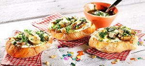 Pesto-Pilz-Brötchen mit Raclettekäse