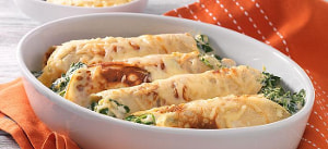 Pfannkuchen mit Spinat und Ricotta gefüllt