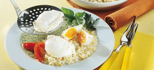 Pochierte Eier mit Kräutersoße