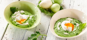 Pochiertes Ei auf Kohlrabi-Erbsenpüree