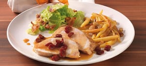 Putenbraten mit Cranberrysauce und Speckwirsing