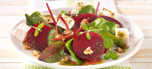Rote Beete-Salat mit Feta und Walnüssen