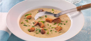 Sauerkrautsuppe mit geröstetem Bauernbrot