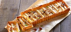 Schwarzwurzel-Schmandtarte mit Haselnüssen