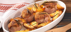 Schweinemedaillons mit Steinpilzkruste und Ofenkartoffeln