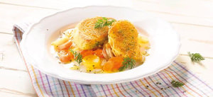 Sellerieschnitzel auf Salat von jungen Karotten in Sesamdressing