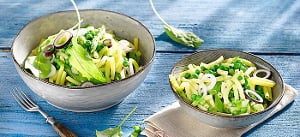 Sommerlicher Nudelsalat mit Erbsenpesto