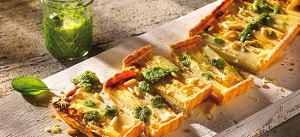 Spargel-Tarte mit Parmesan und Pesto Verde