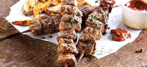 Steaksticks mit Currykartoffeln