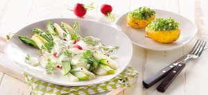 Veganes Spargel-Radieschen-Gemüse mit Kräuterkartoffeln
