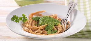 Spaghetti mit Petersilien-Mandel-Pesto