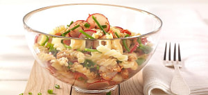 Warmer Nudelsalat mit Rettich und Radieschen