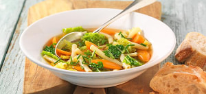 Wirsing-Eintopf mit Maccaroni und Karotte