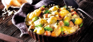 Wirsingkartoffelauflauf mit Bratwurst