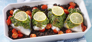 Zander-Spinatgratin auf Wildreis und Kirschtomaten