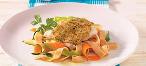 Zanderfilet mit Pfefferkruste auf Gemüsenudeln