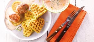 Zucchini-Kartoffelwaffeln mit Schweinemedaillon in Zitronensoße