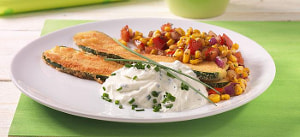 Zucchinischnitzel mit Kräuterquark und Mais-Tomatensalat